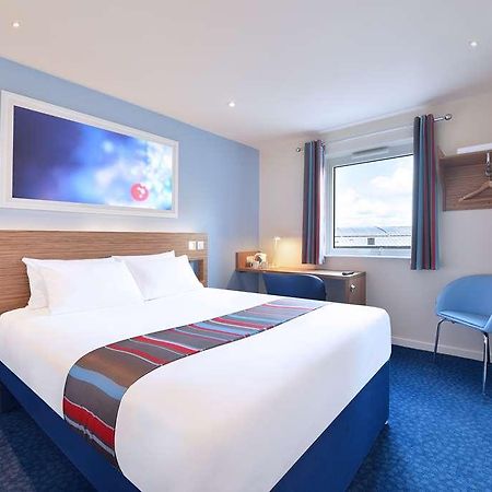 Travelodge Leeds Central Room photo