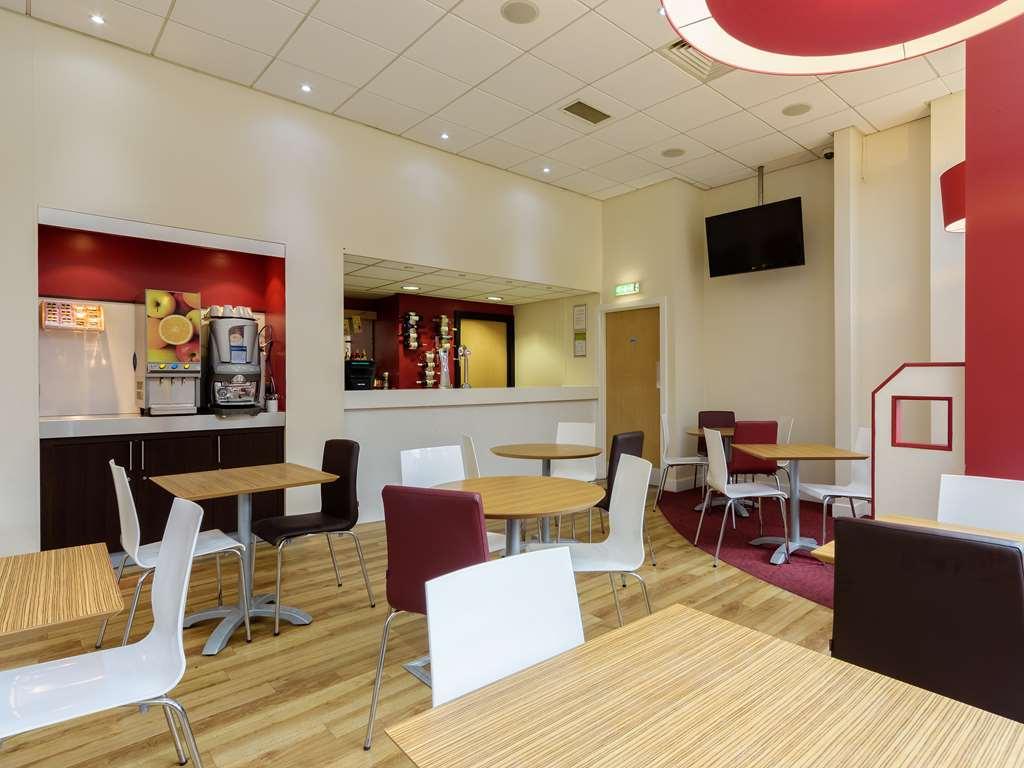 Travelodge Leeds Central Restaurant photo