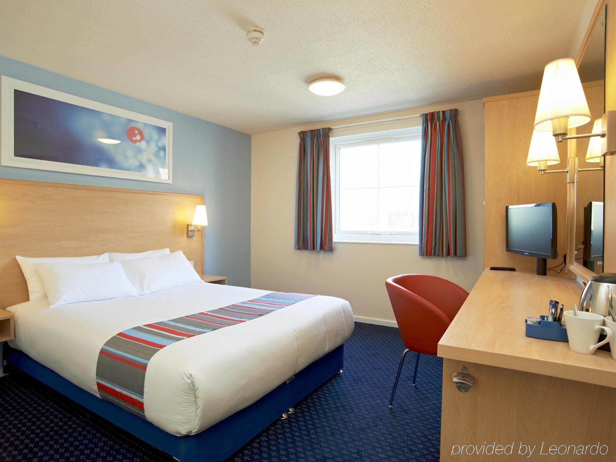 Travelodge Leeds Central Exterior photo