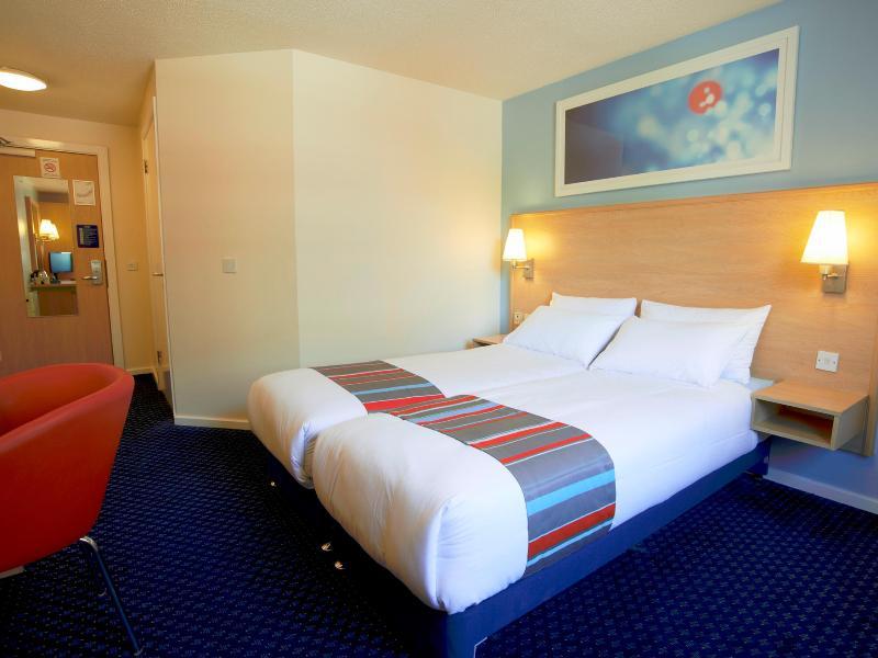 Travelodge Leeds Central Exterior photo