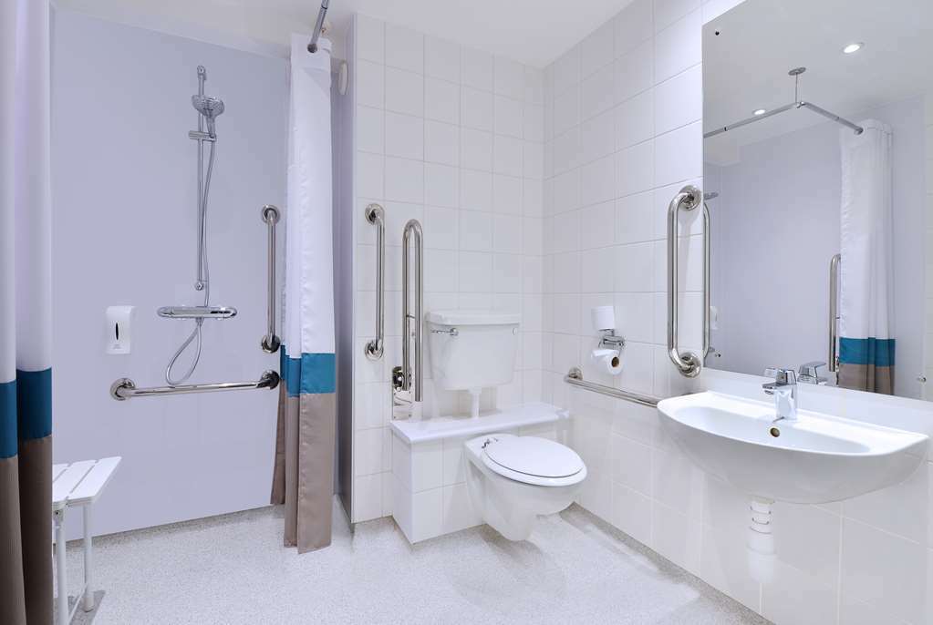 Travelodge Leeds Central Room photo
